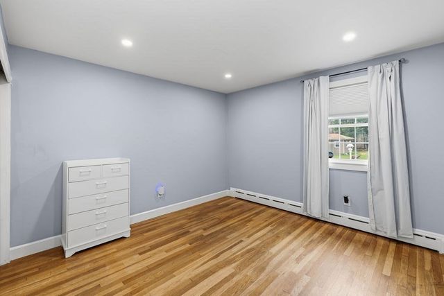 89 Lexington Ave, Dartmouth, MA 02747