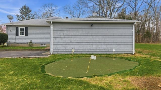 89 Lexington Ave, Dartmouth, MA 02747
