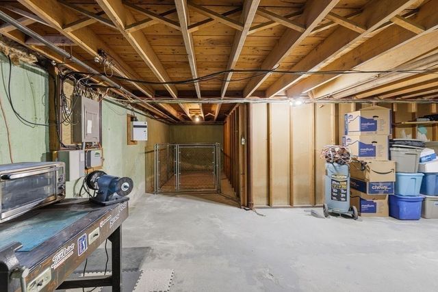89 Lexington Ave, Dartmouth, MA 02747
