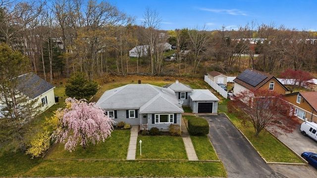 89 Lexington Ave, Dartmouth, MA 02747