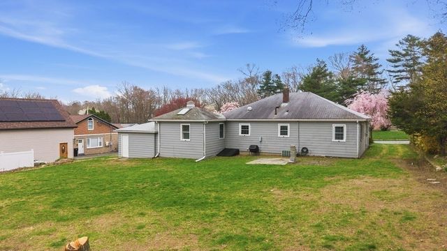 89 Lexington Ave, Dartmouth, MA 02747