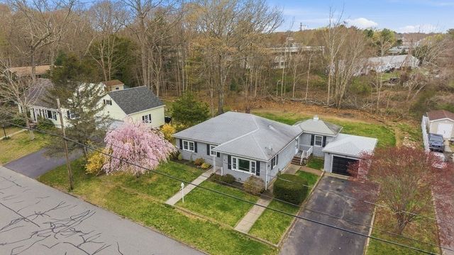89 Lexington Ave, Dartmouth, MA 02747