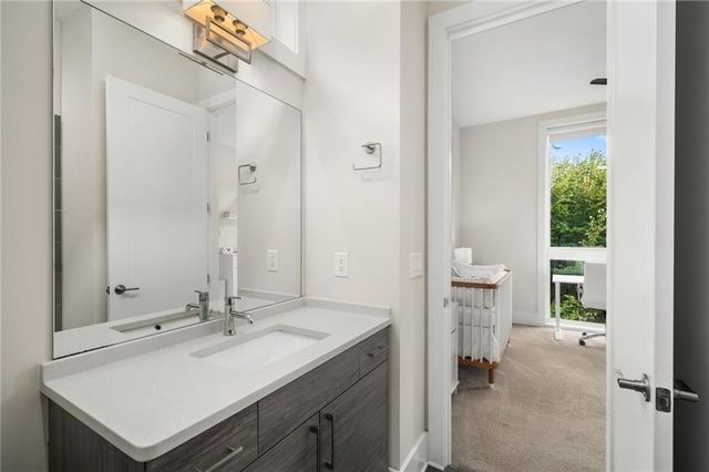 52 Reynolds Square Lane, Atlanta, GA 30307