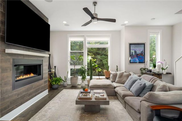 52 Reynolds Square Lane, Atlanta, GA 30307