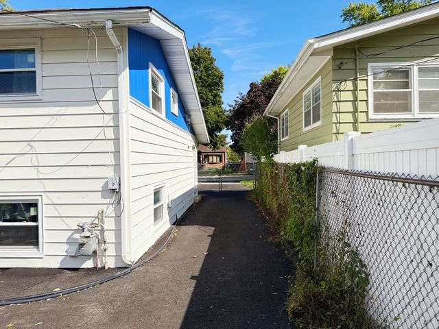 2210 Hermon Avenue, Zion, IL 60099