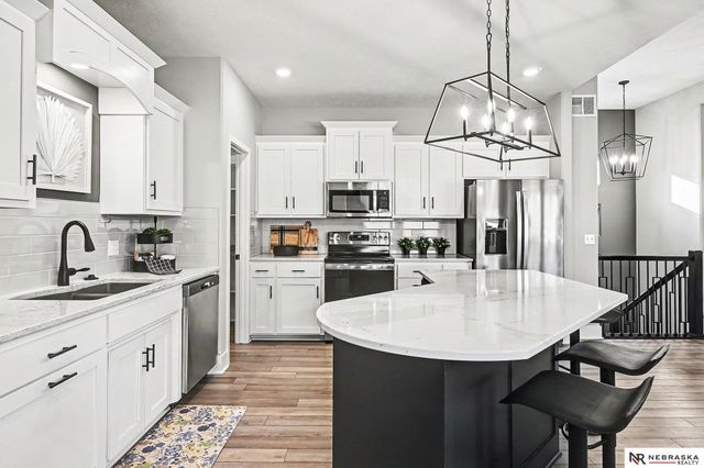 10017 S 181st Street, Omaha, NE 68136