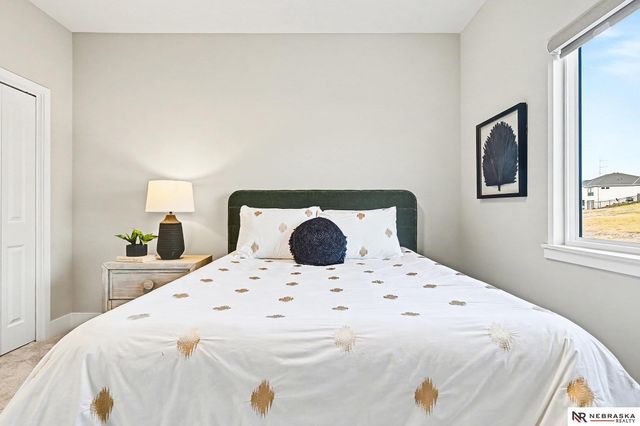 10017 S 181st Street, Omaha, NE 68136