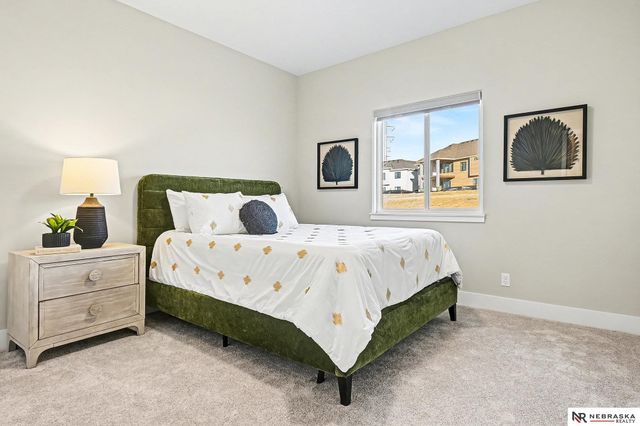 10017 S 181st Street, Omaha, NE 68136