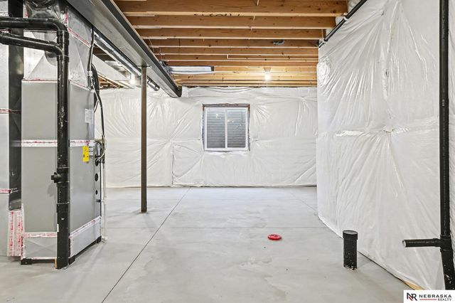 10017 S 181st Street, Omaha, NE 68136