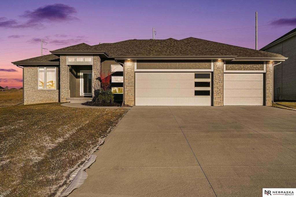 10017 S 181st Street, Omaha, NE 68136