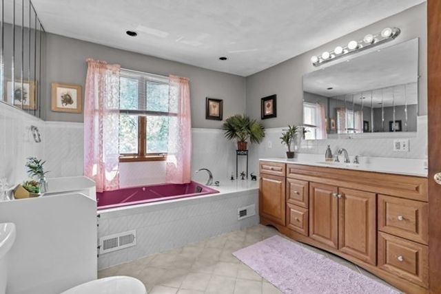 394 Lees River Avenue, Somerset, MA 02725