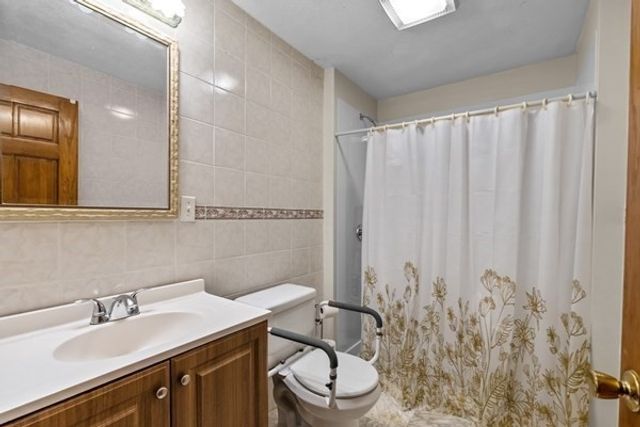 394 Lees River Avenue, Somerset, MA 02725