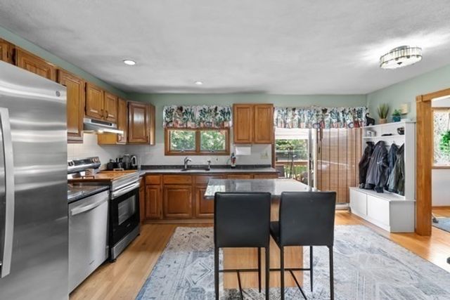 394 Lees River Avenue, Somerset, MA 02725