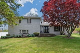 394 Lees River Avenue, Somerset, MA 02725