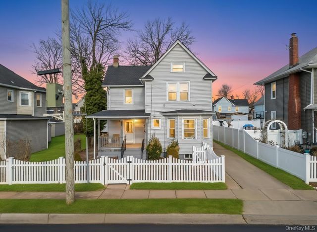 297 E Columbia Street, Hempstead, NY 11550