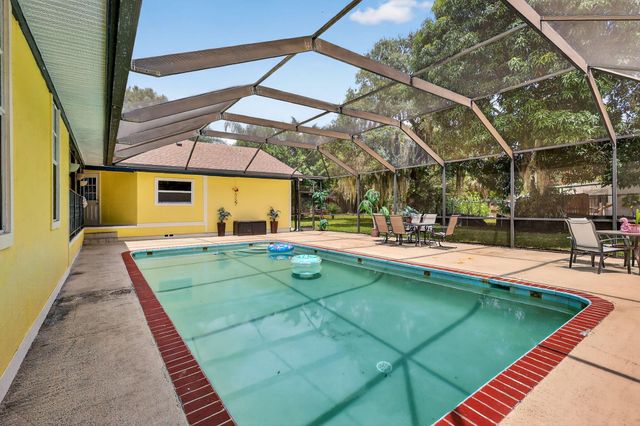 600 Gopher Hill Road, Fort Pierce, FL 34982