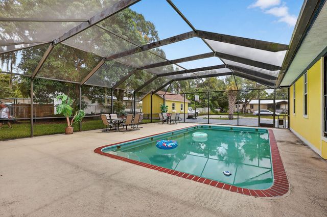 600 Gopher Hill Road, Fort Pierce, FL 34982