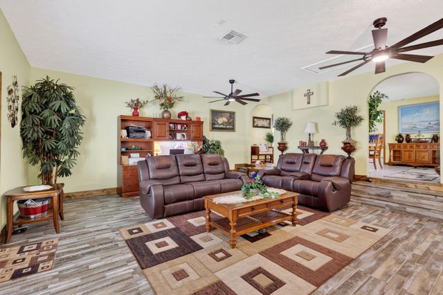 600 Gopher Hill Road, Fort Pierce, FL 34982