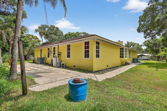 600 Gopher Hill Road, Fort Pierce, FL 34982