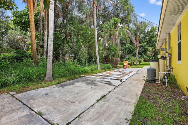 600 Gopher Hill Road, Fort Pierce, FL 34982