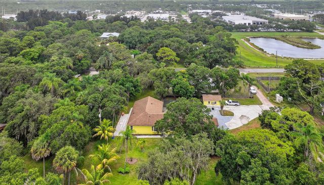 600 Gopher Hill Road, Fort Pierce, FL 34982