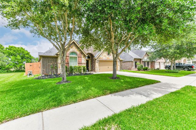 4039 N Creekmont Drive, Fresno, TX 77545