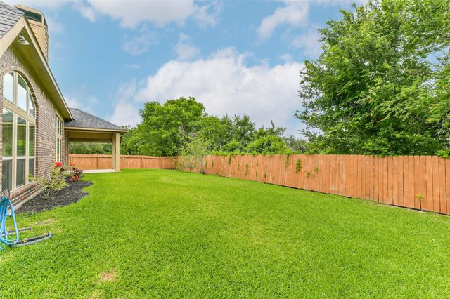 4039 N Creekmont Drive, Fresno, TX 77545