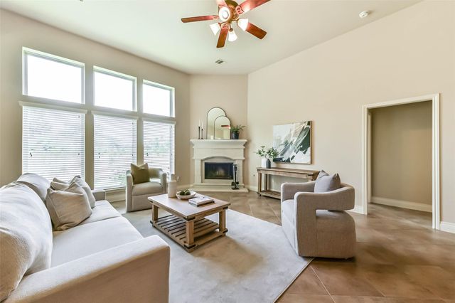 4039 N Creekmont Drive, Fresno, TX 77545