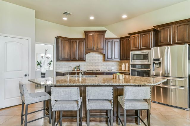 4039 N Creekmont Drive, Fresno, TX 77545