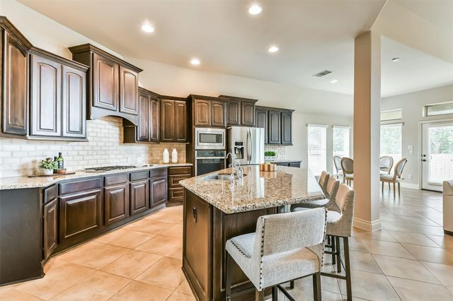 4039 N Creekmont Drive, Fresno, TX 77545