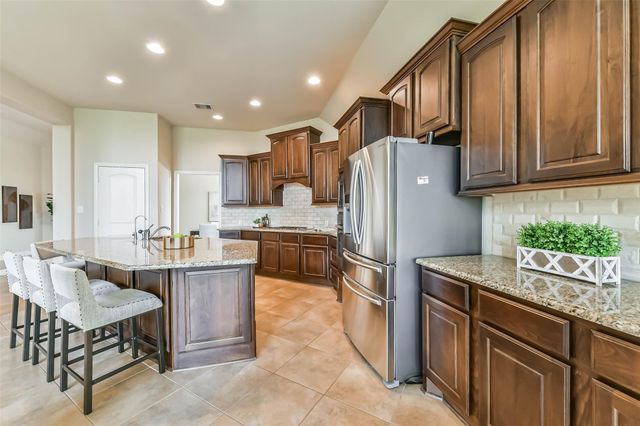 4039 N Creekmont Drive, Fresno, TX 77545