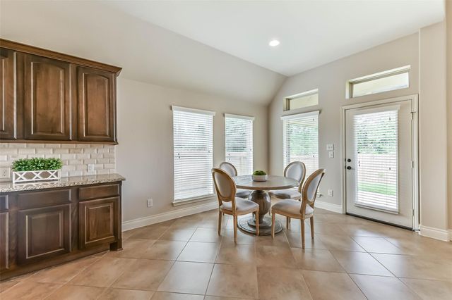 4039 N Creekmont Drive, Fresno, TX 77545