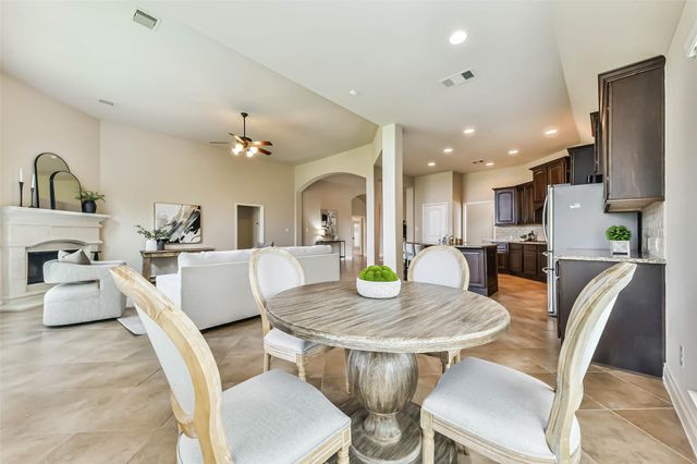 4039 N Creekmont Drive, Fresno, TX 77545
