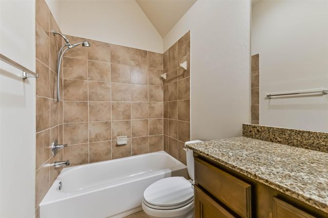4039 N Creekmont Drive, Fresno, TX 77545