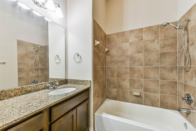4039 N Creekmont Drive, Fresno, TX 77545