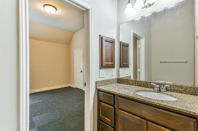 4039 N Creekmont Drive, Fresno, TX 77545