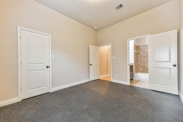 4039 N Creekmont Drive, Fresno, TX 77545