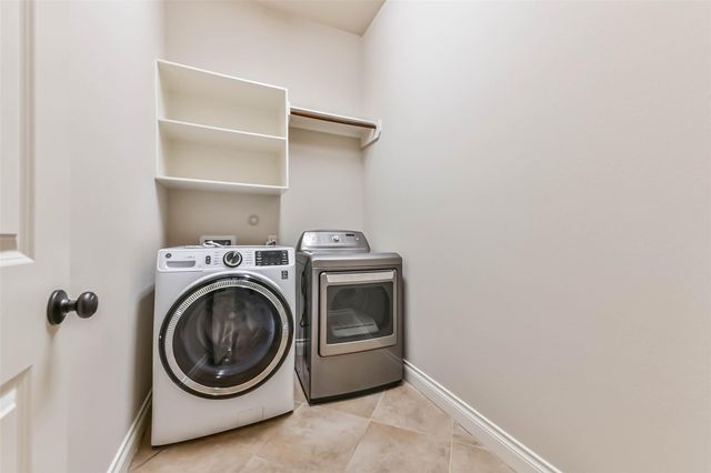 4039 N Creekmont Drive, Fresno, TX 77545