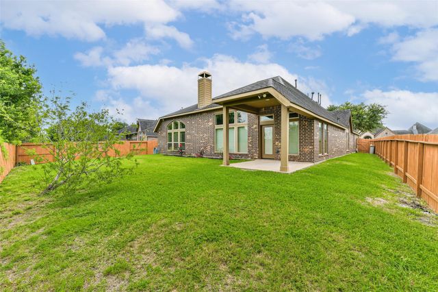 4039 N Creekmont Drive, Fresno, TX 77545