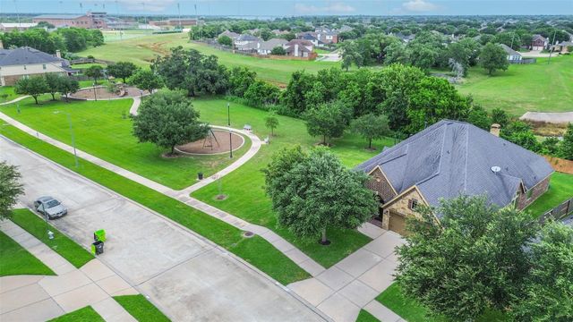 4039 N Creekmont Drive, Fresno, TX 77545