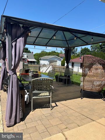 523 OLEY ST, Wyomissing, PA 19610