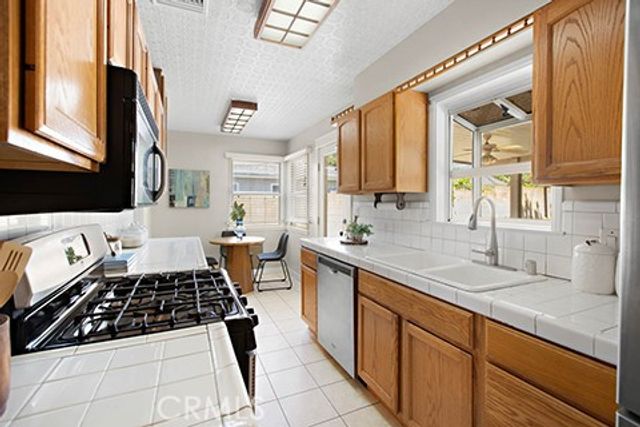 323 E El Sur Street, Monrovia, CA 91016