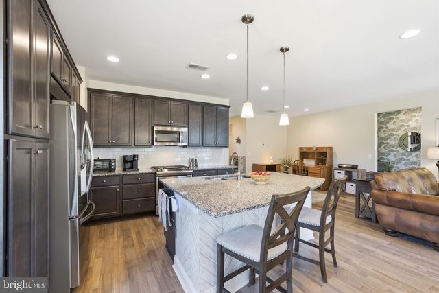 142 MILKWEED DR, Lake Frederick, VA 22630