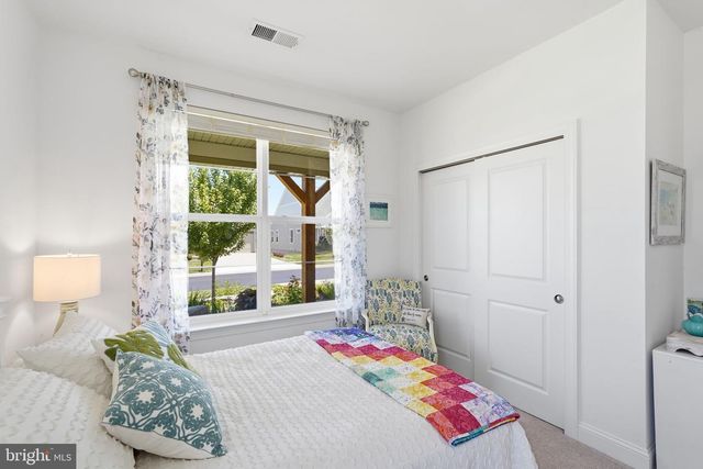142 MILKWEED DR, Lake Frederick, VA 22630