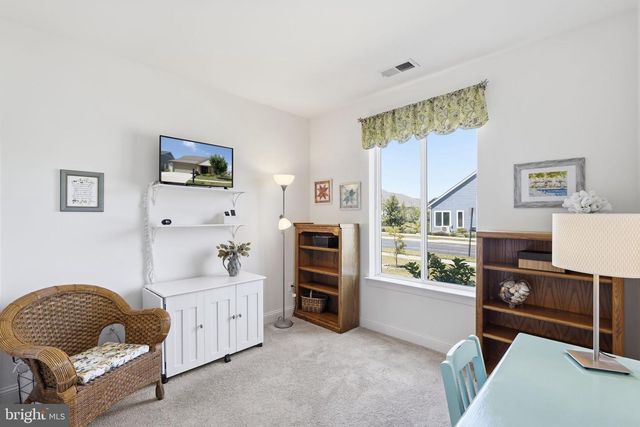 142 MILKWEED DR, Lake Frederick, VA 22630