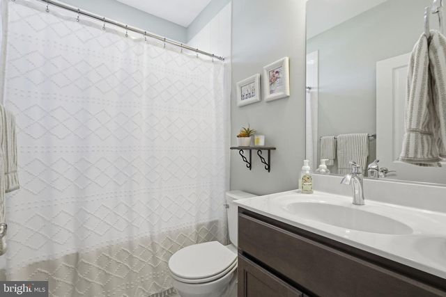 142 MILKWEED DR, Lake Frederick, VA 22630