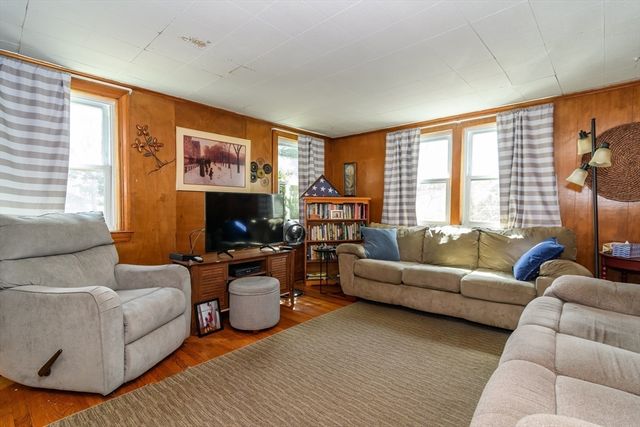 128 N Main St, Natick, MA 01760