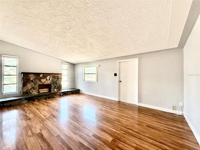 10862 VILLAGE GREEN AVENUE, Seminole, FL 33772