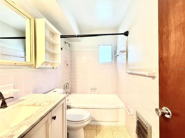 10862 VILLAGE GREEN AVENUE, Seminole, FL 33772