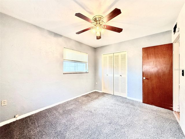 10862 VILLAGE GREEN AVENUE, Seminole, FL 33772